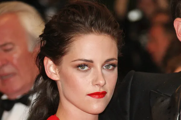 11 Celebrities Who Pull off Red Lipstick Best!