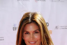 “Untouched” Photo Of Cindy Crawford Was A Fake