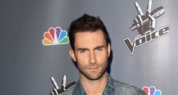 Adam Levine Debuts Drastic Blonde Haircut Fame10