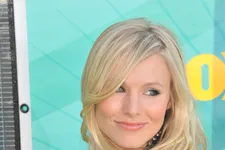 Kristen Bell Looks To A Dating App To Find A CMT Awards Co-Host