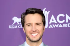 Luke Bryan Falls Off Stage Again – Watch The Hilarious Video