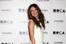 Mila Kunis Gets Sweet Message From Ashton On Red Carpet