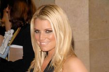 Jessica Simpson Wows in Leather Pants at Airport!