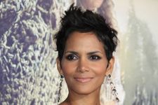 Halle Berry Stuns in First Red Carpet Appearance Since Giving Birth!