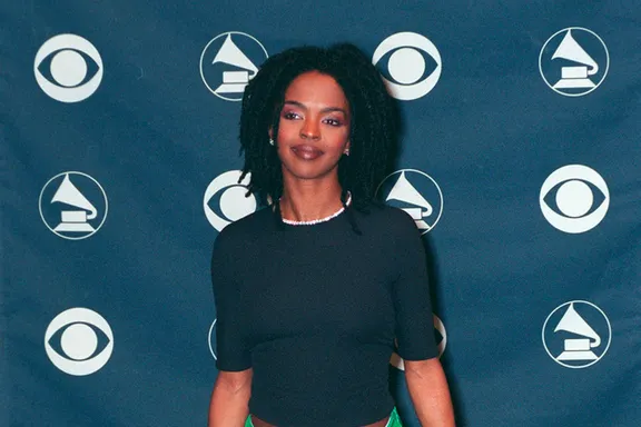 12 Popular But Forgotten 90s Singers: Where Are They Now?