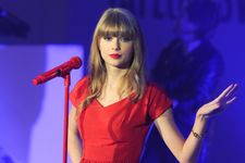 Fan Rushes the Stage at Taylor Swift Concert