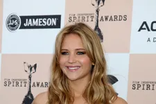 Jennifer Lawrence’s Adorable Fall on Oscar Red Carpet!