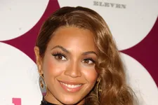 Did Beyonce Photoshop A Thigh Gap In Her Own Instagram Photo?