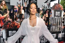 Rihanna’s MTV Movie Awards Performance Turns Heads!