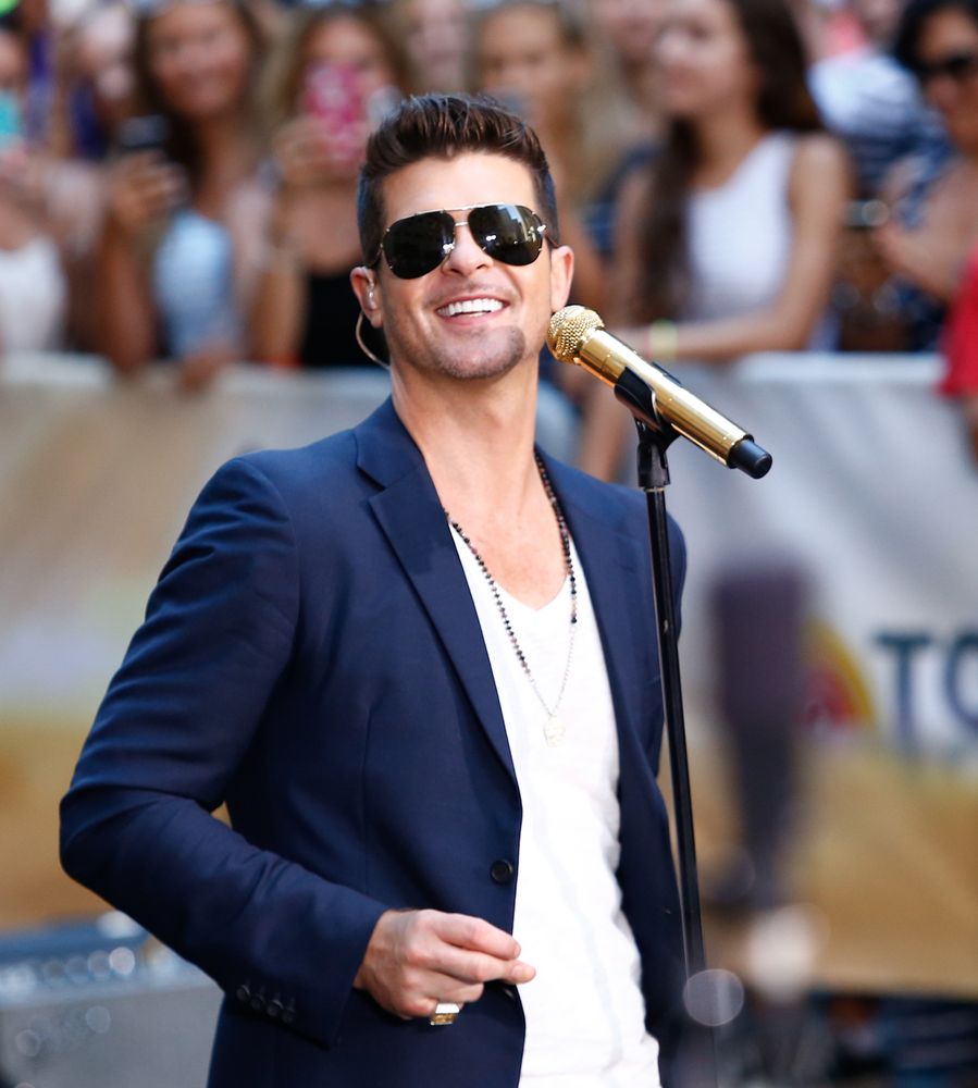 Robin Thicke Named Sexist Of The Year By Women's Group - Fame10
