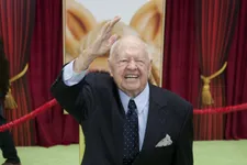 Mickey Rooney Cuts Wife And Children From His Will