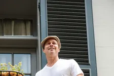 Brad Pitt, Matthew McConaughey Toss Beer, Chat On New Orleans Balconies (VIDEO)