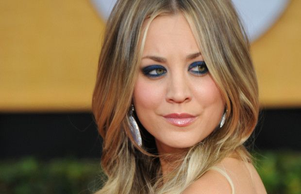Kaley Cuoco Sweeting Chops Her Hair Again - See The Pixie Cut! - Fame10