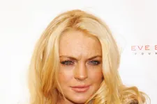 Lindsay Lohan Makes Stage Debut, Gets Slammed By Critics