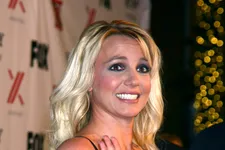 Britney Spears Falls Onstage In Las Vegas