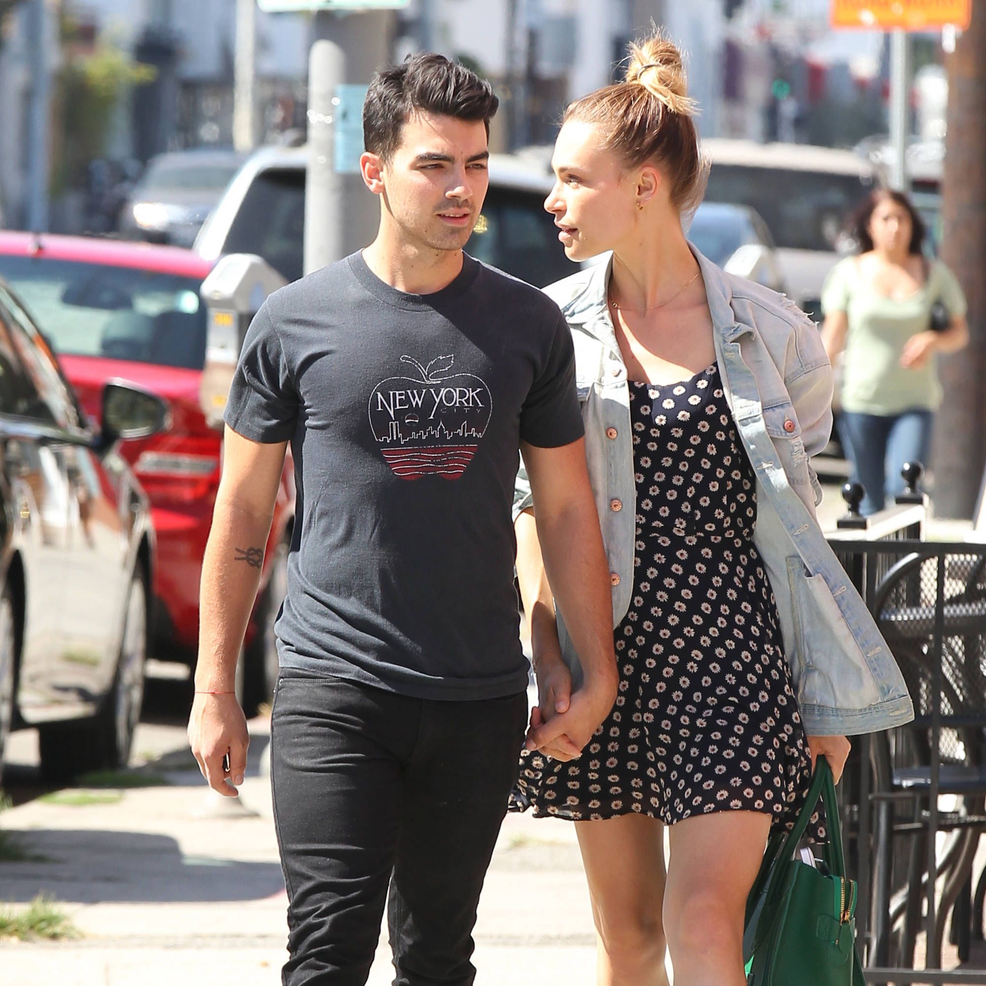 Joe Jonas Splits From Girlfriend - Fame10