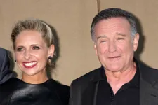 Sarah Michelle Gellar Posts Sweet Tribute To Robin Williams One Year After His Death