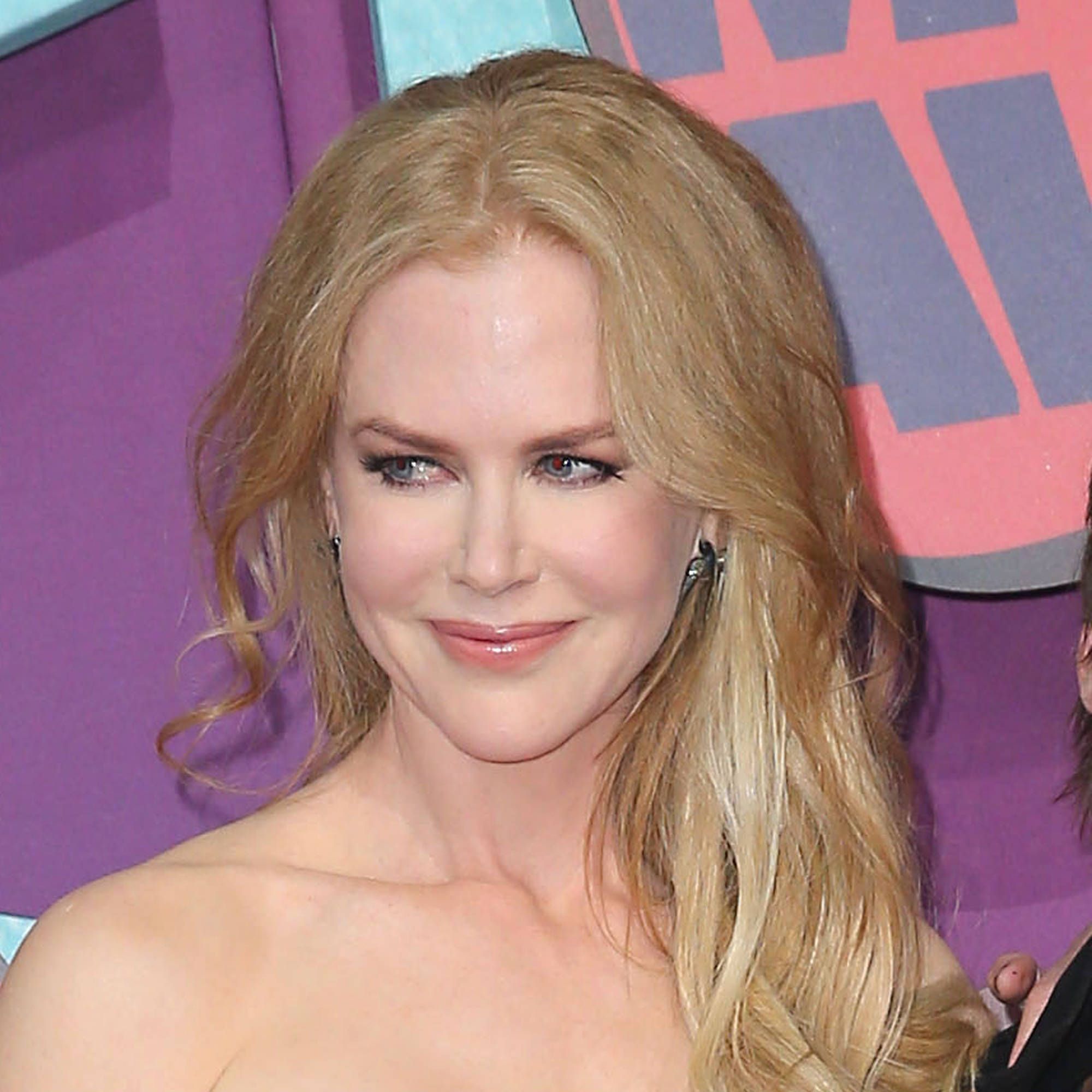Nicole Kidman Thanks Fans For Support Following Dad's Death - Fame10