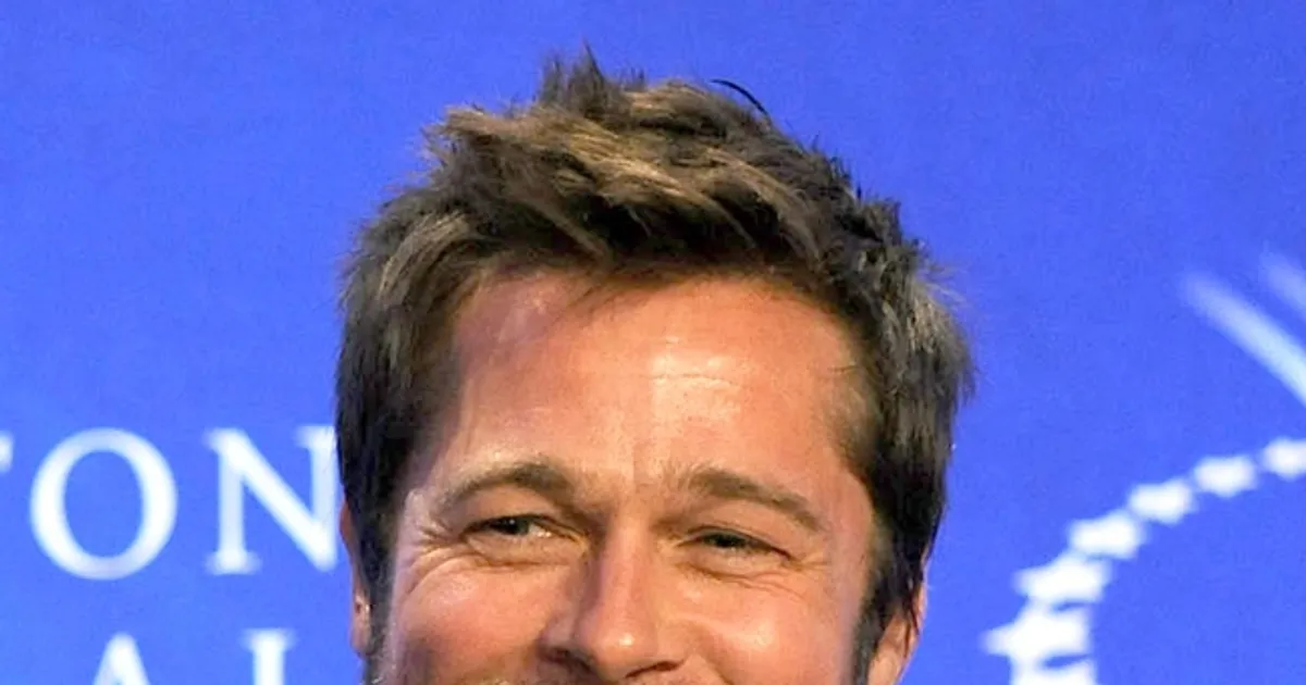 Zach Galifianakis Interviews Brad Pitt On Between Two Ferns Fame10