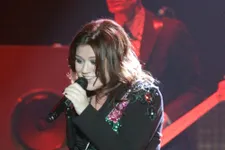 Kelly Clarkson’s Shake It Off Cover Is Amazing – Watch