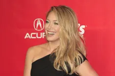 Hilary Duff Dyes Her Hair Blue-Green – See The Shocking Look