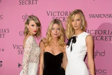 Victoria’s Secret Models Lip Sync To Taylor Swift’s Shake It Off