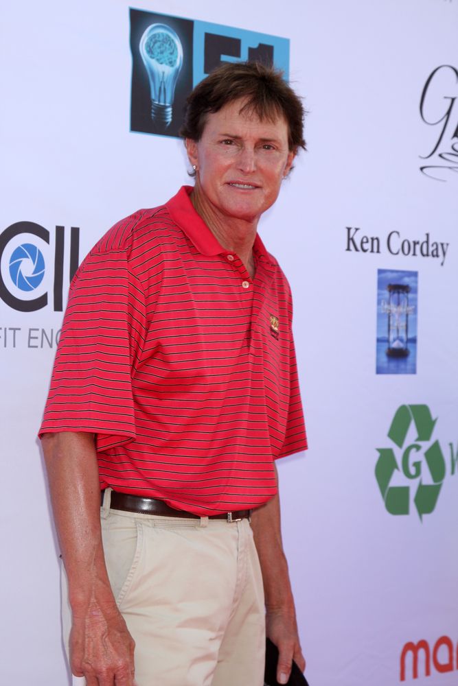 Bruce Jenner In Horrific Car Crash, 1 Person Dead - Fame10