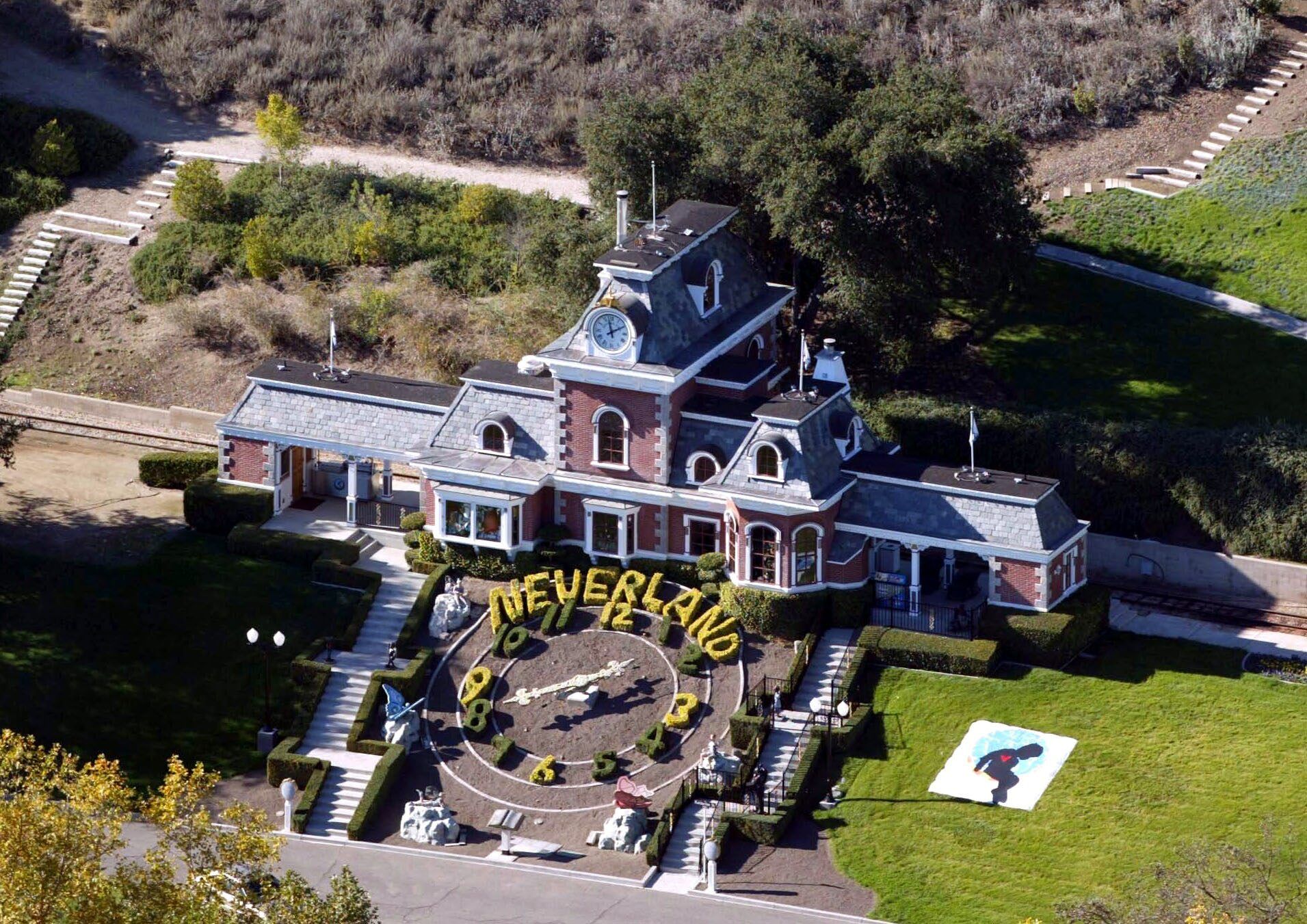 michael-jackson-s-neverland-ranch-goes-up-for-sale-fame10