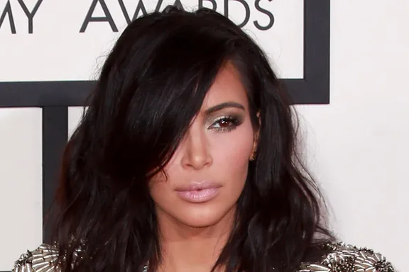 Kim Kardashians Gesicht im Wandel der Jahre