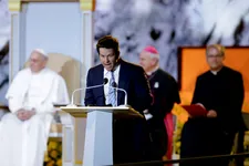 Mark Wahlberg Cracks ‘Ted’ Joke In Front Of An Unamused Pope Francis