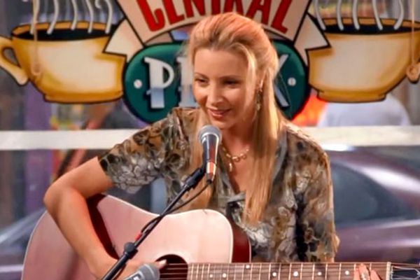 Phoebe’s 10 Funniest Moments On Friends