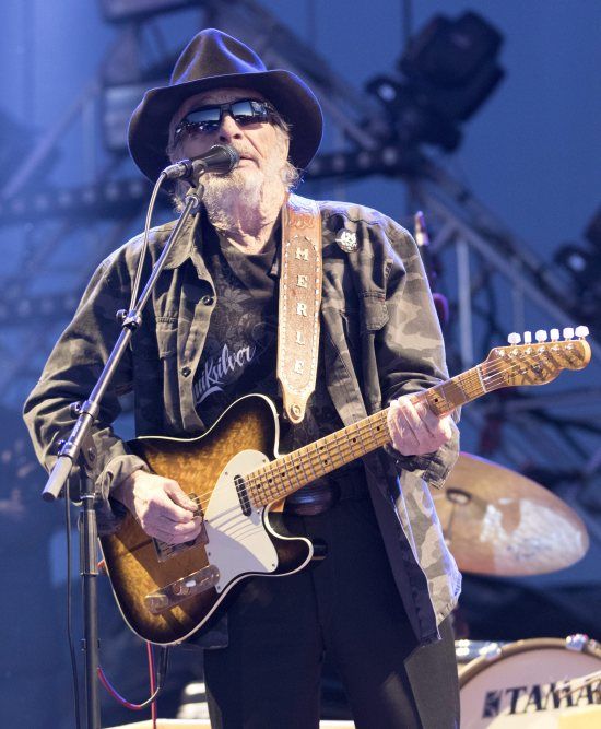 10 Country Music Stars Who Need To Make A Comeback - Fame10