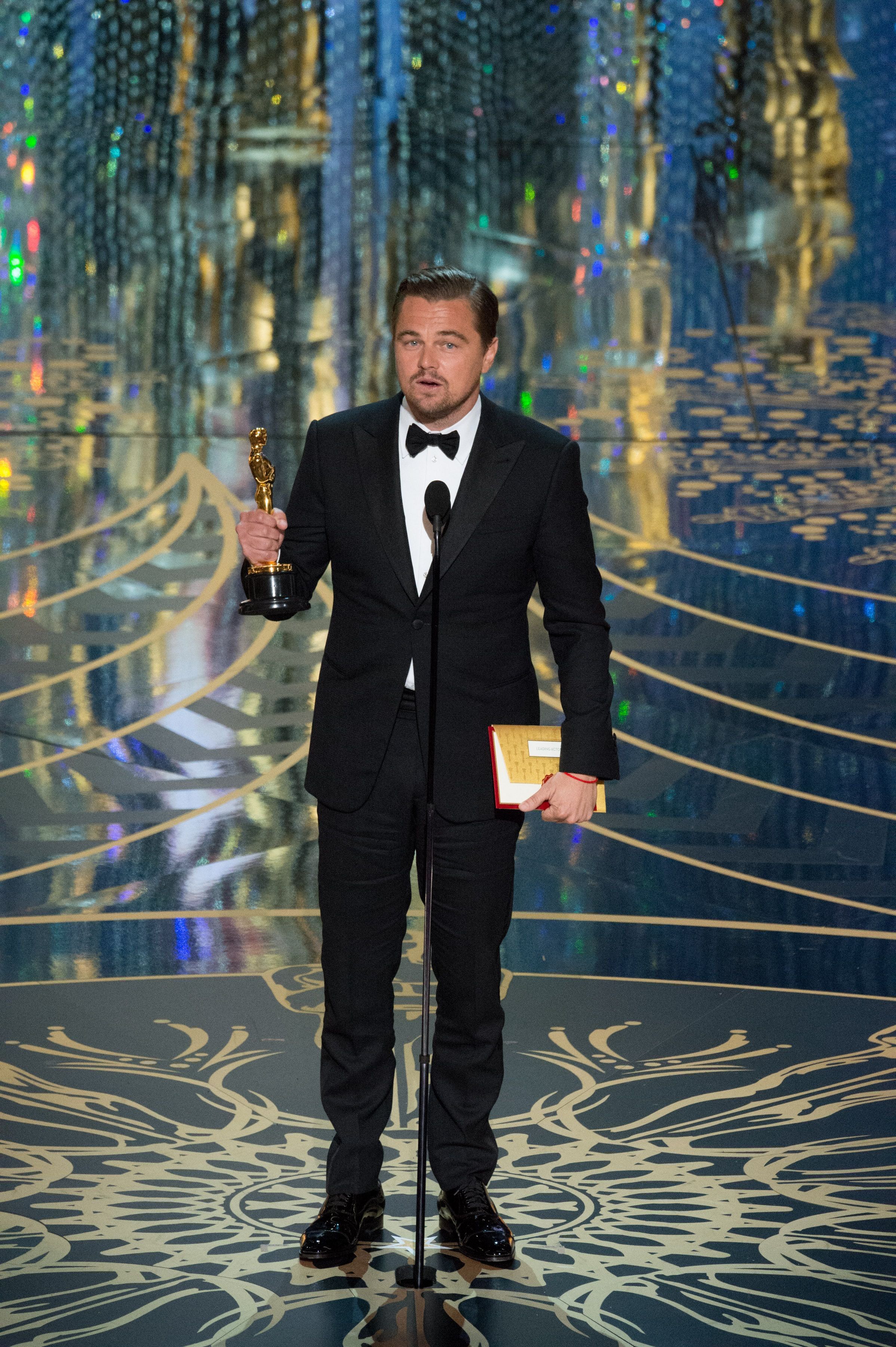 Leo DiCaprio Finally Wins An Oscar, Uses Speech For Activism - Fame10