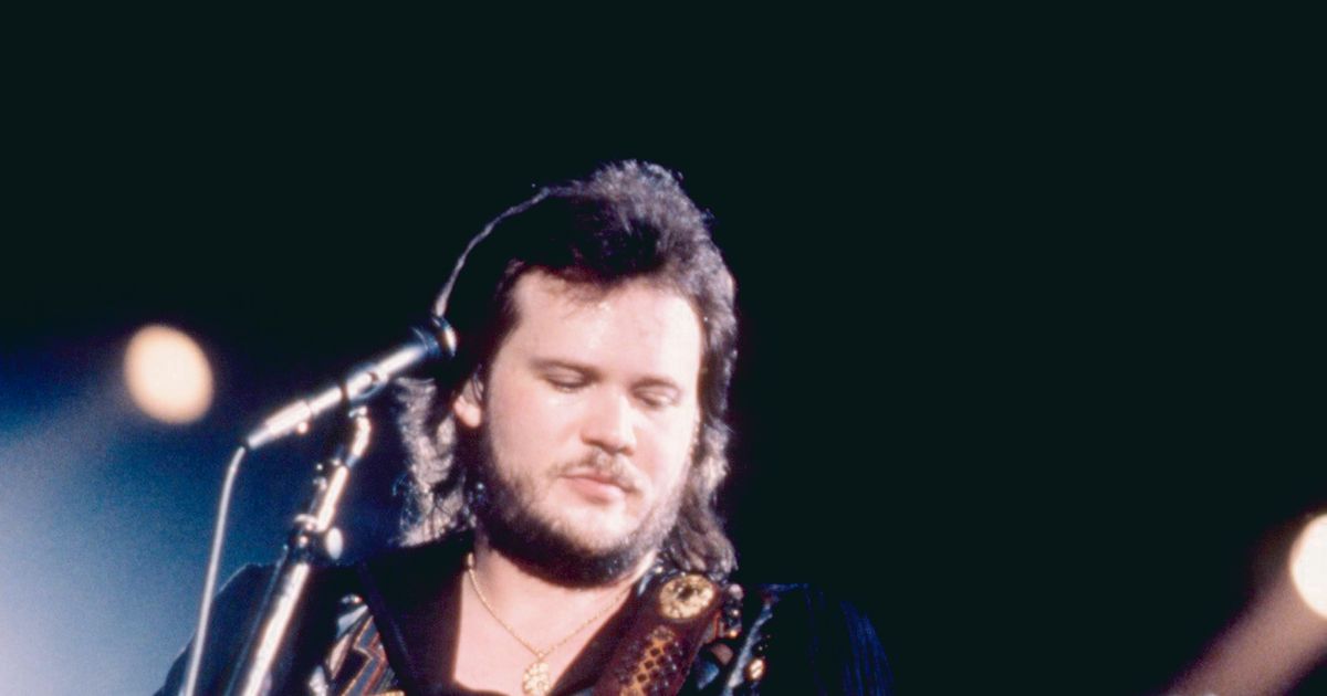 10 Country Music Stars Who Need To Make A Comeback - Fame10