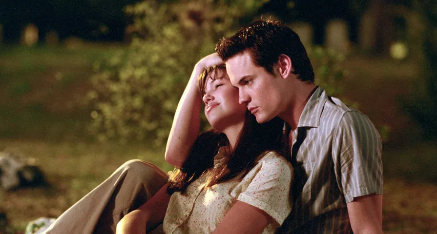 Cast Of A Walk To Remember: How Much Are They Worth Now? - Fame10