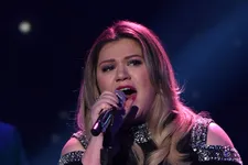 Kelly Clarkson Got Everyone Crying With ‘American Idol’ Performance