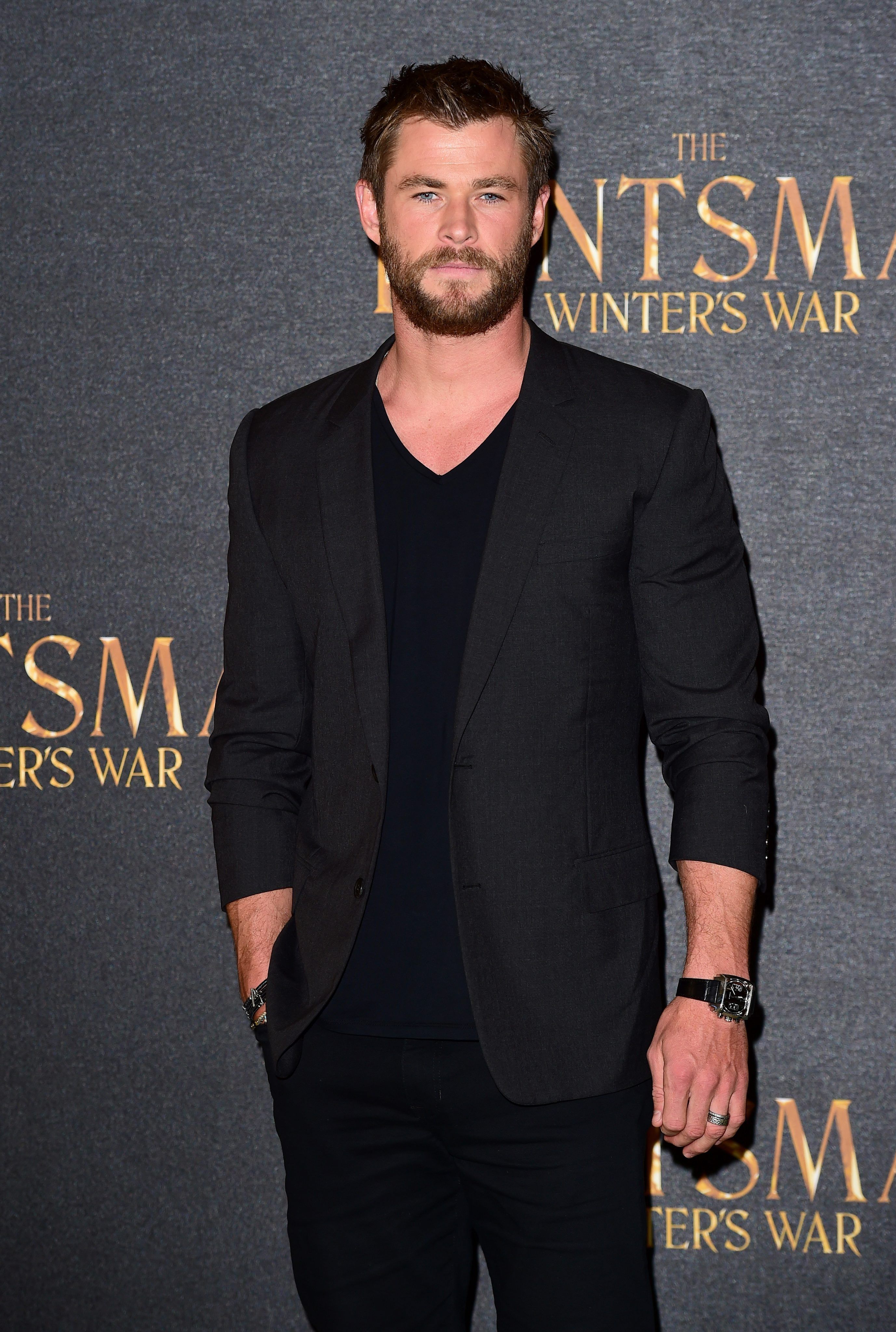 Chris Hemsworth Opens Up About Drastic Weight Changes For Roles - Fame10