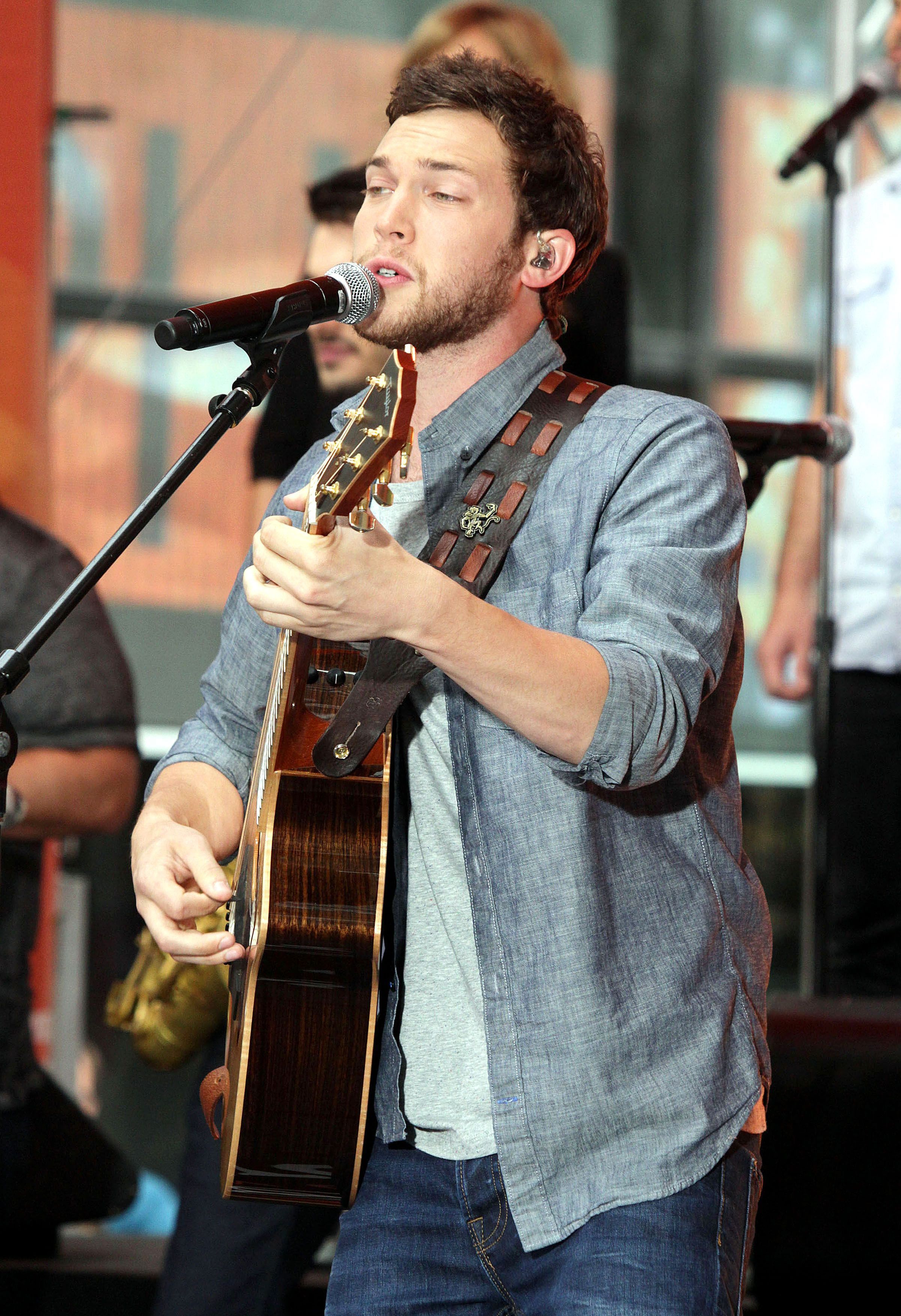 American Idol Winner Phillip Phillips Being Sued By Producer - Fame10