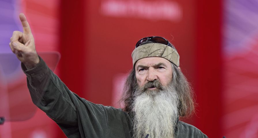 Duck Dynasty: Behind The Scenes Controversies - Fame10
