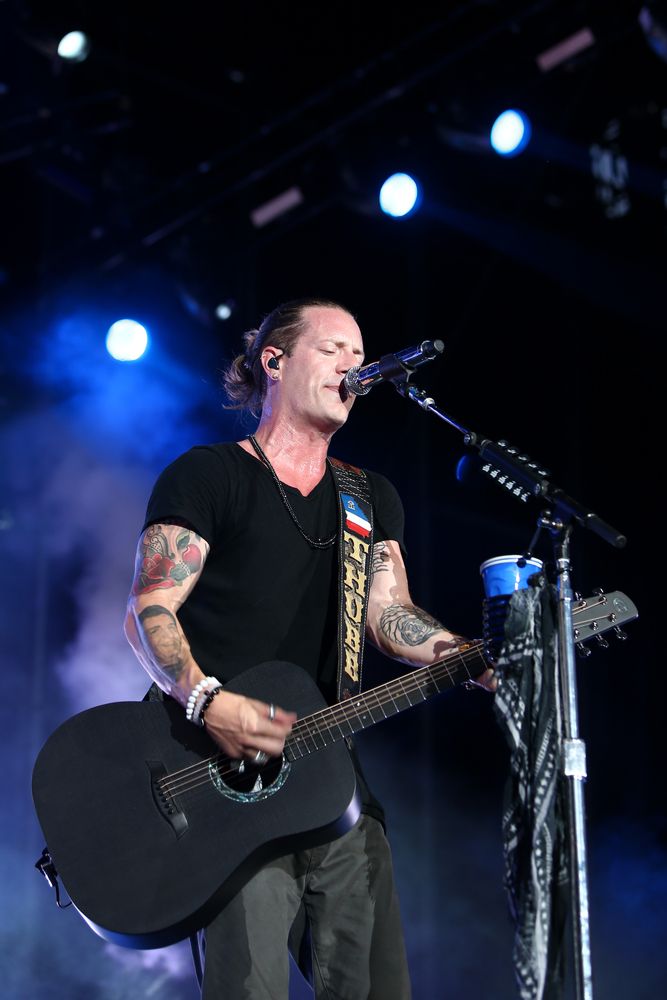 Florida Georgina Line's Tyler Hubbard Steps Away From Social Media - Fame10