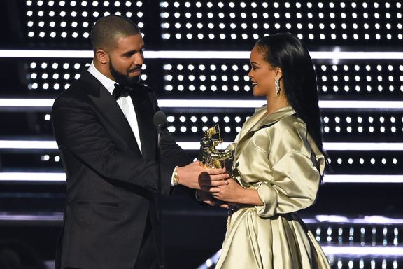 Drake Confesses His Love To Rihanna On Stage