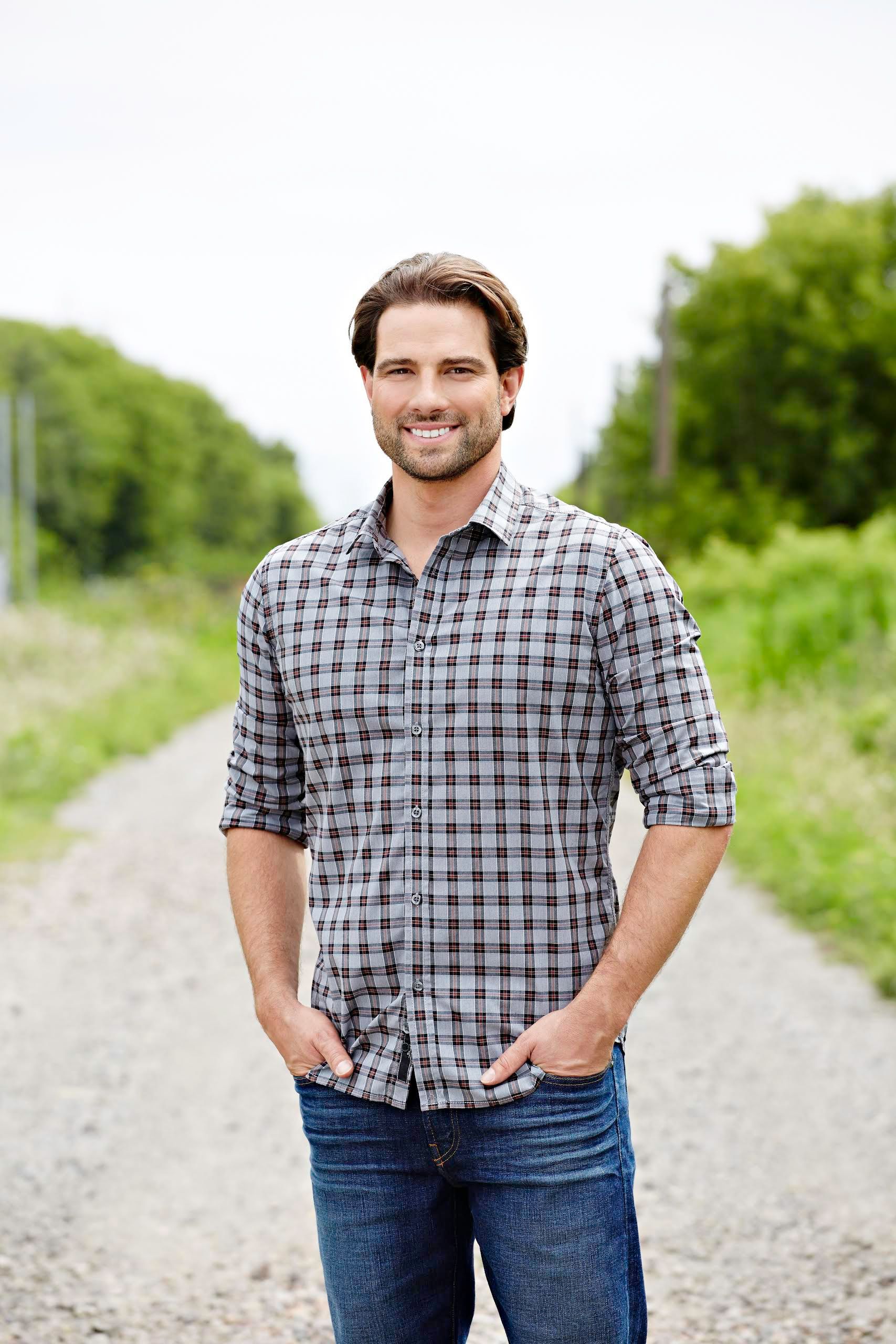 10 Things You Didn't Know About HGTV Star Scott McGillivray - Fame10