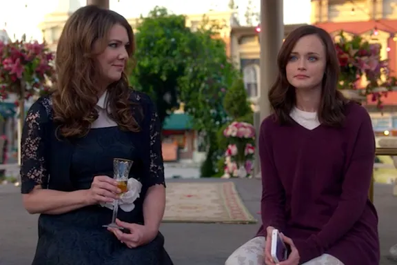 Gilmore Girls Could Return As “Preliminary” Talks Are Happening