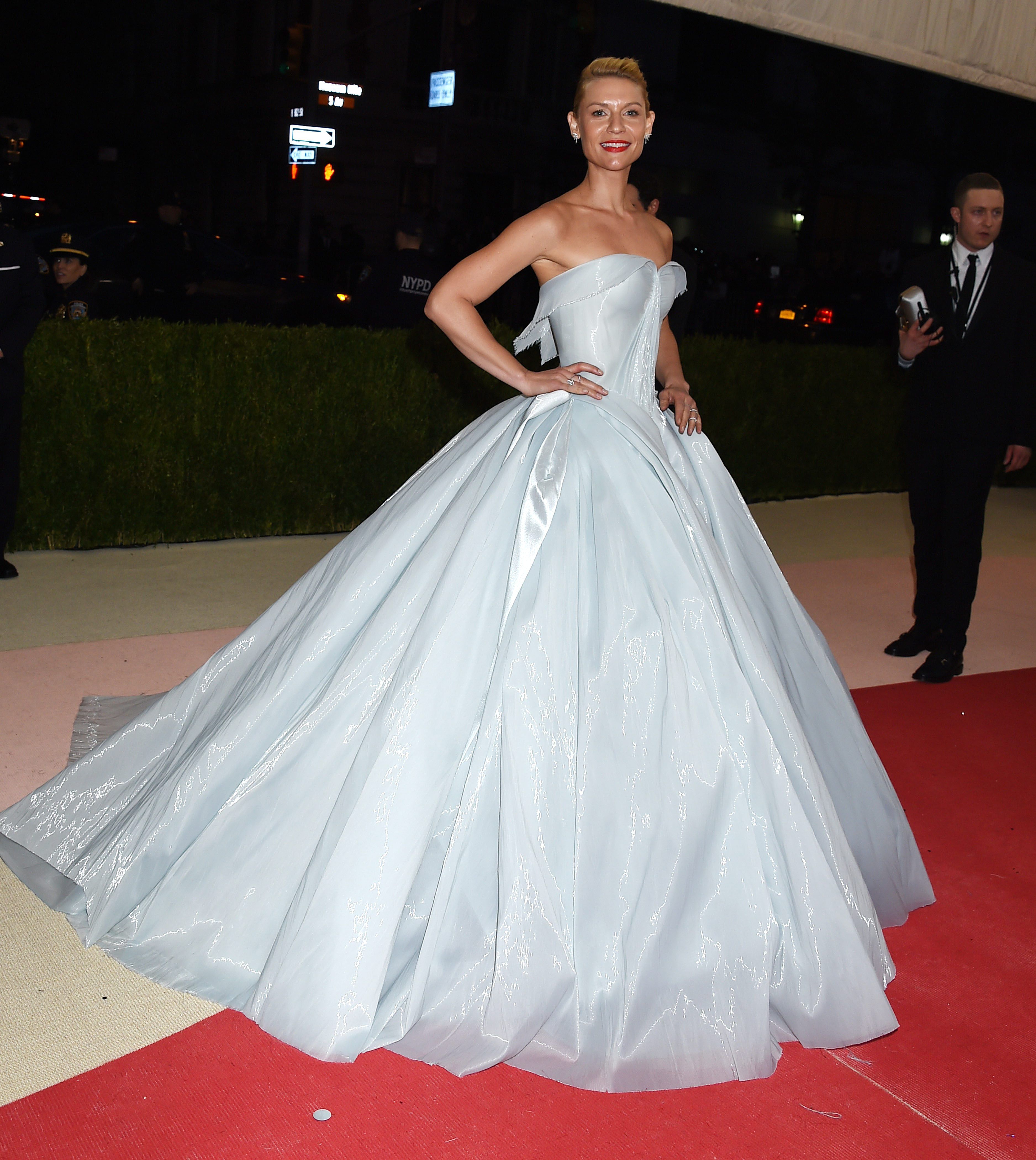 Iconic Red Carpet Dresses Fame10