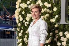 Scarlett Johansson And Colin Jost Are Reportedly Officially Dating