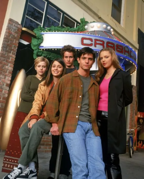 The Roswell Reboot Series Roswell, New Mexico Everything You Need To Know Fame10