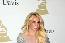 Britney Spears Sings Live Cover After Lip-Syncing Rumors