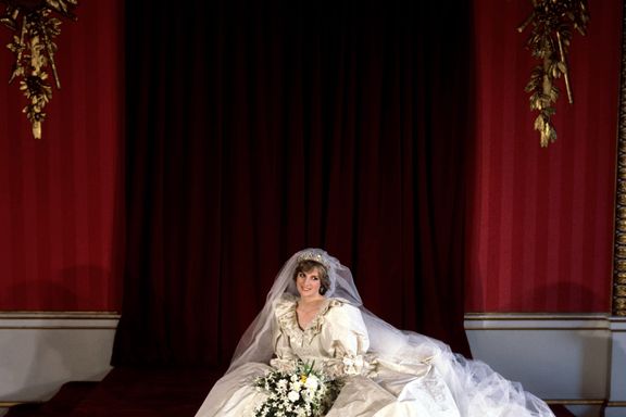 All The Hidden Details On Princess Diana's Wedding Dress You Didn't Know About