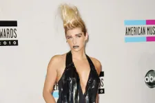 American Music Awards’ 10 Most Shocking Looks Of All Time