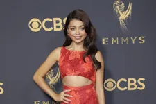 Sarah Hyland And Former ‘The Bachelorette’ Contestant Wells Adams Are Dating
